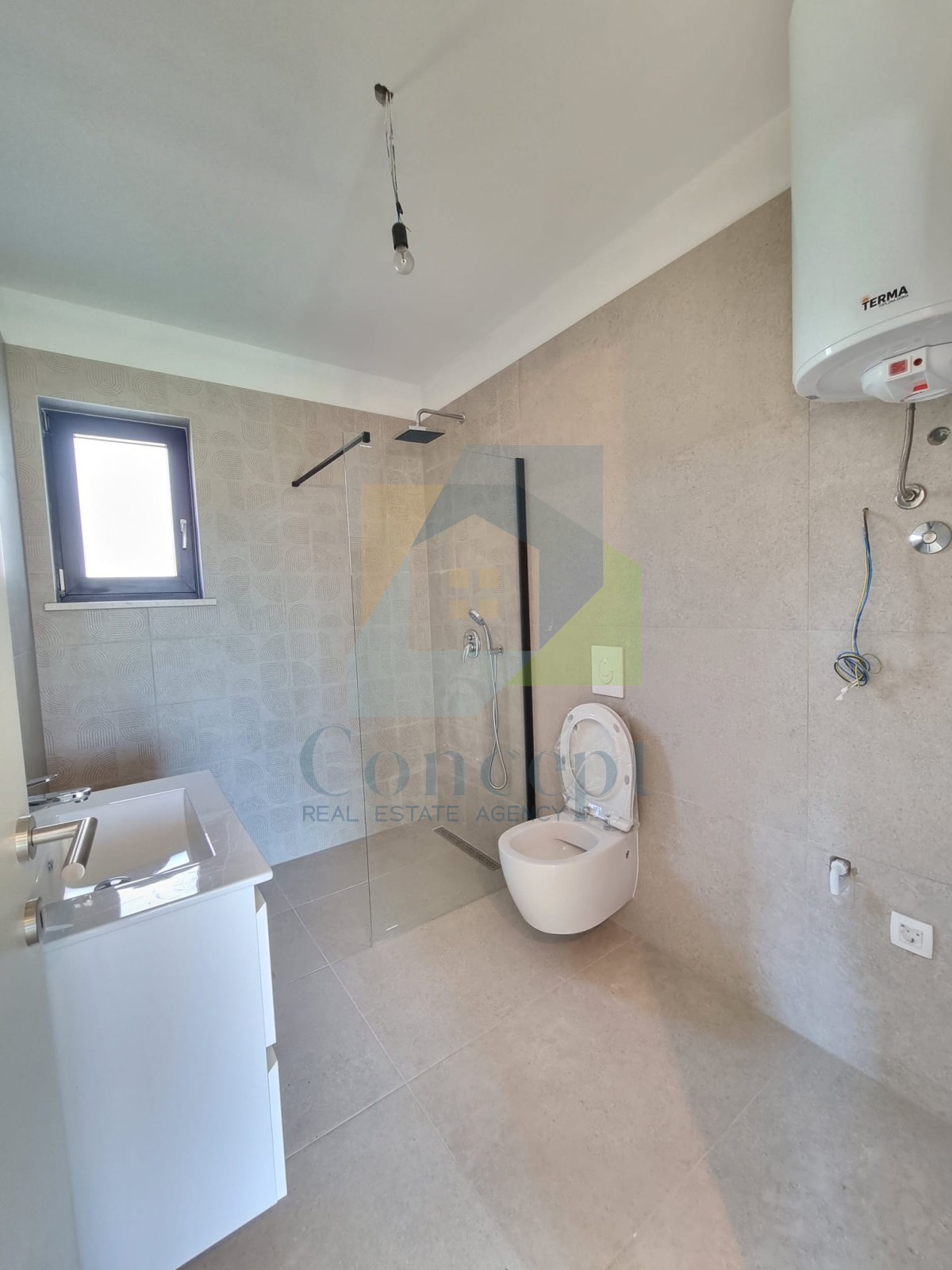 Poreč, okolica, Stan v pritličju s 3 spalnicami in vrtom, 1 km od morja