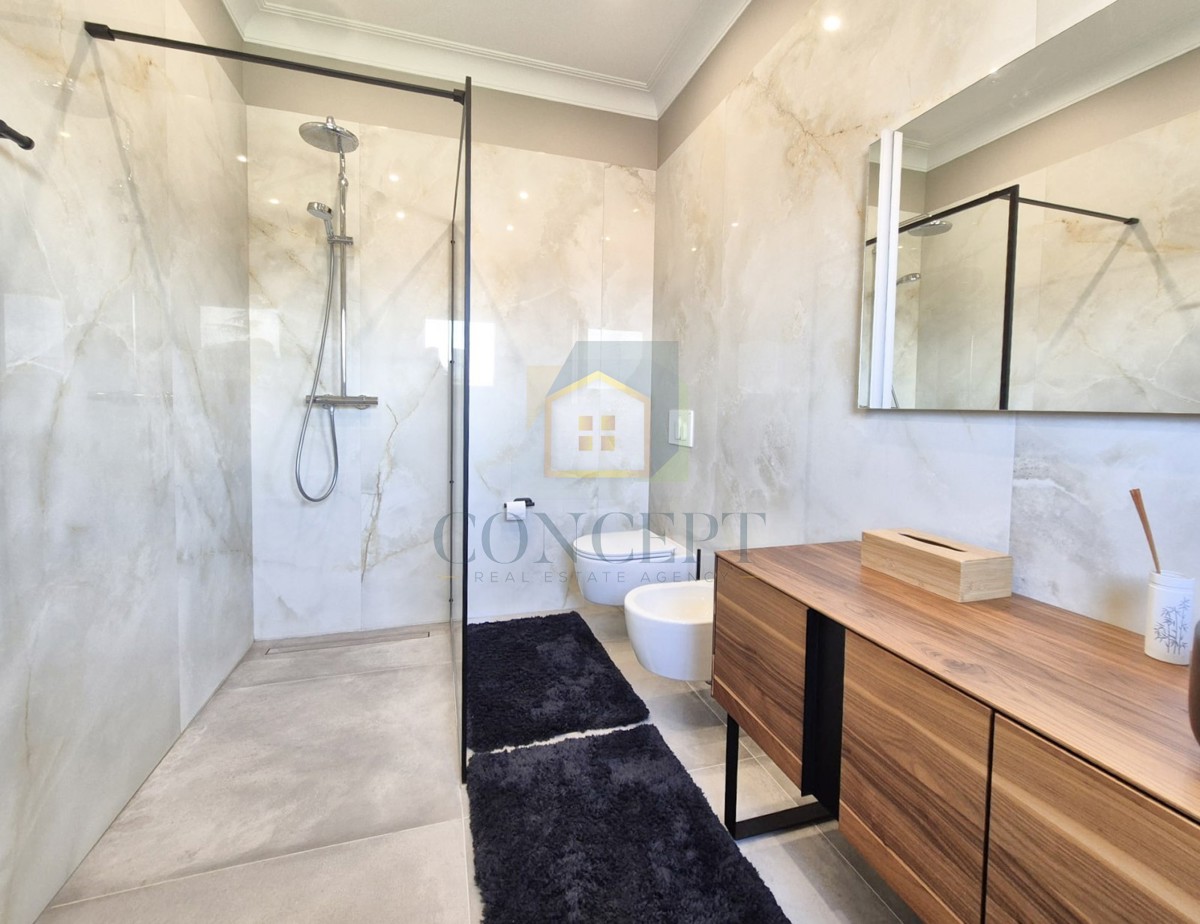 Poreč, okolica, Luksuzna dvojna hiša s bazenom na mirni lokaciji, 5 km od morja