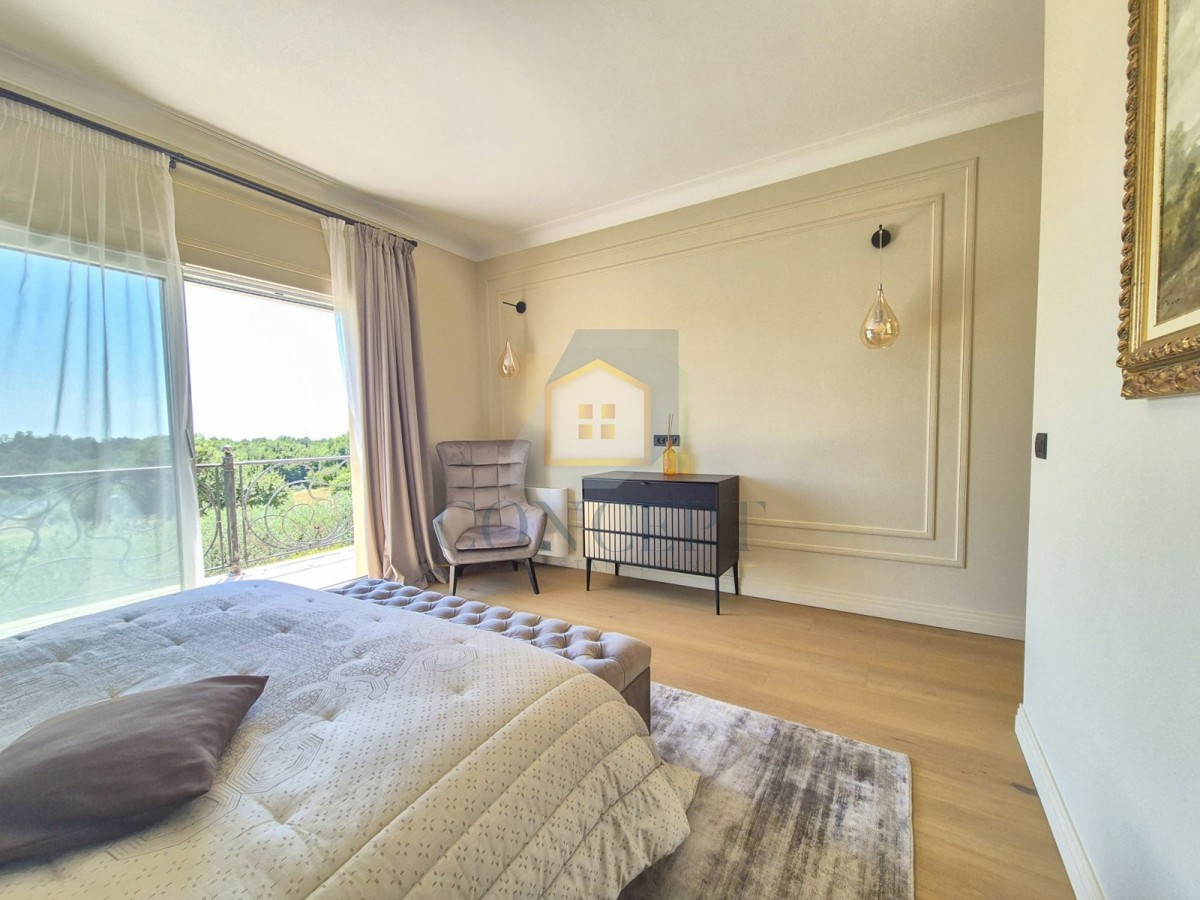 Poreč, okolica, Luksuzna dvojna hiša s bazenom na mirni lokaciji, 5 km od morja