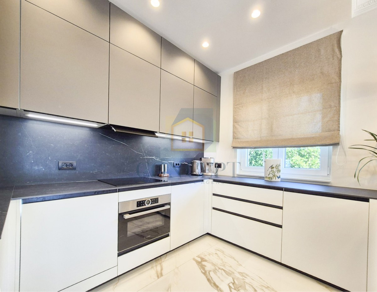 Poreč, okolica, Luksuzna dvojna hiša s bazenom na mirni lokaciji, 5 km od morja