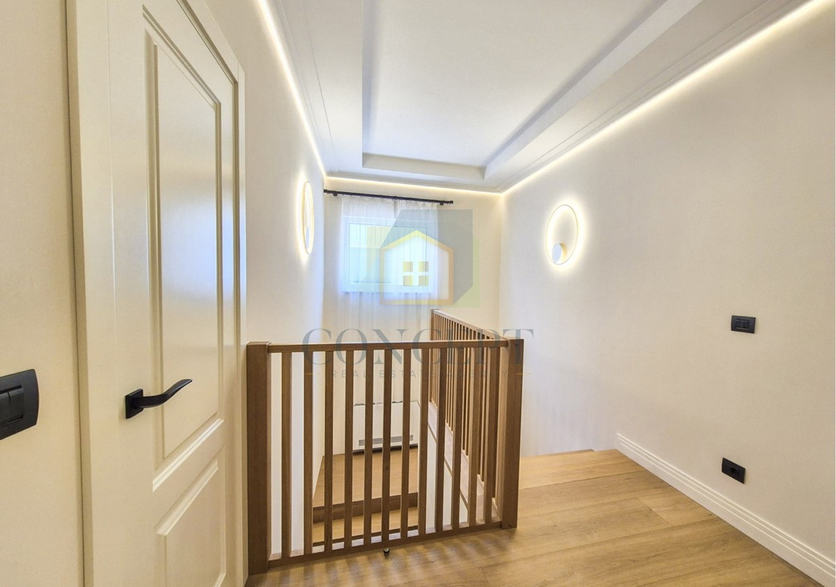 Poreč, okolica, Luksuzna dvojna hiša s bazenom na mirni lokaciji, 5 km od morja