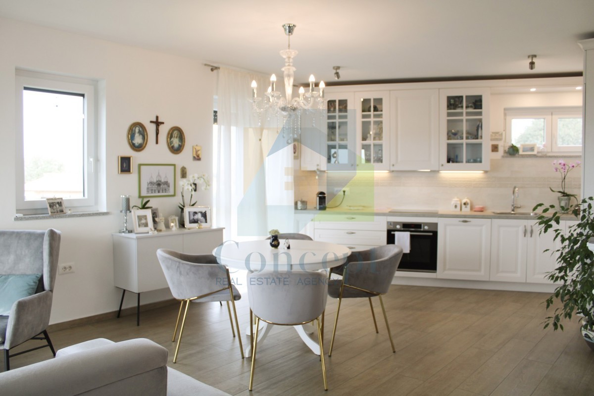 Poreč, okolica, Luksuzno stanovanje v drugem nadstropju s pogledom na morje