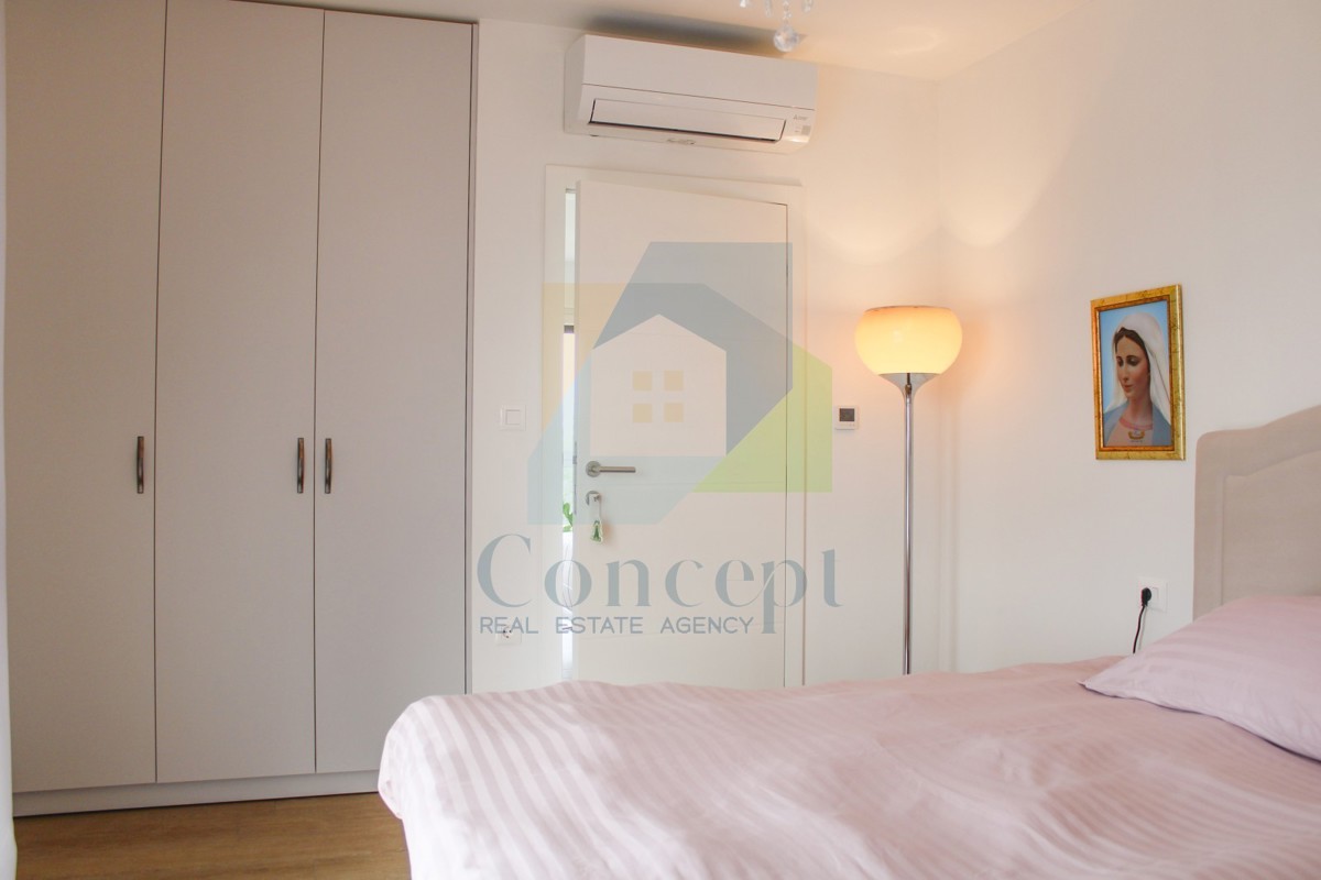 Poreč, okolica, Luksuzno stanovanje v drugem nadstropju s pogledom na morje