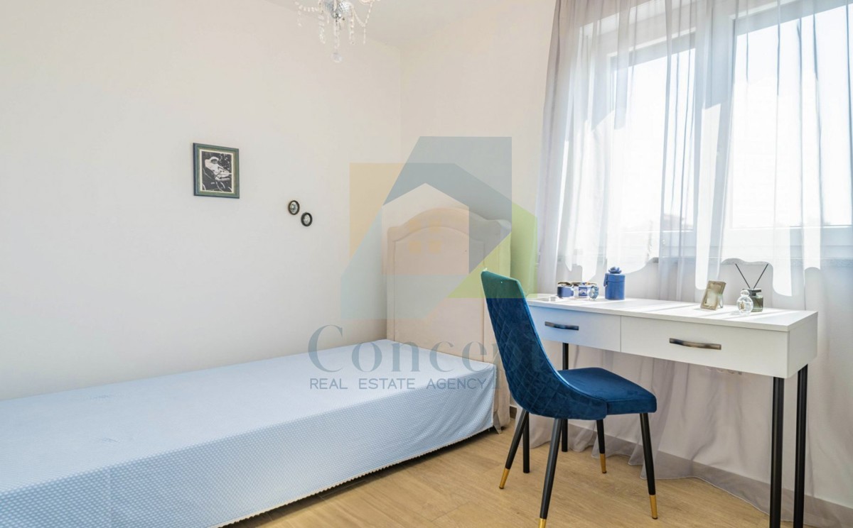 Poreč, okolica, Luksuzno stanovanje v drugem nadstropju s pogledom na morje