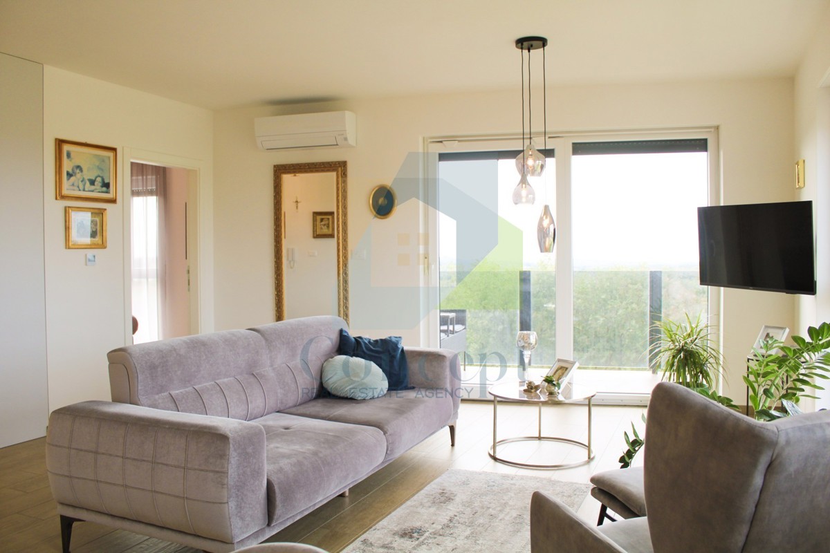 Poreč, okolica, Luksuzno stanovanje v drugem nadstropju s pogledom na morje