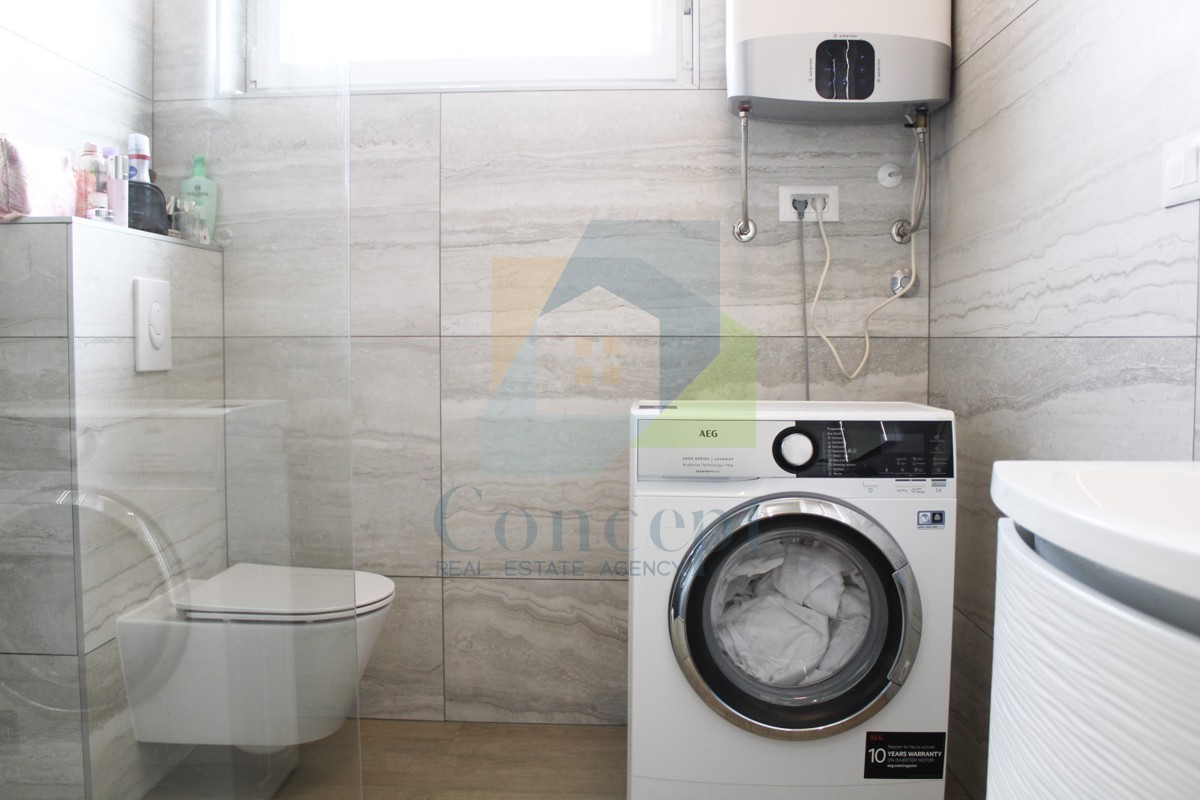 Poreč, okolica, Luksuzno stanovanje v drugem nadstropju s pogledom na morje