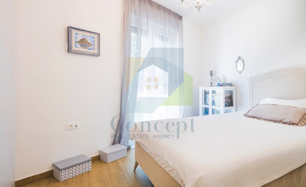 Poreč, okolica, Luksuzno stanovanje v drugem nadstropju s pogledom na morje