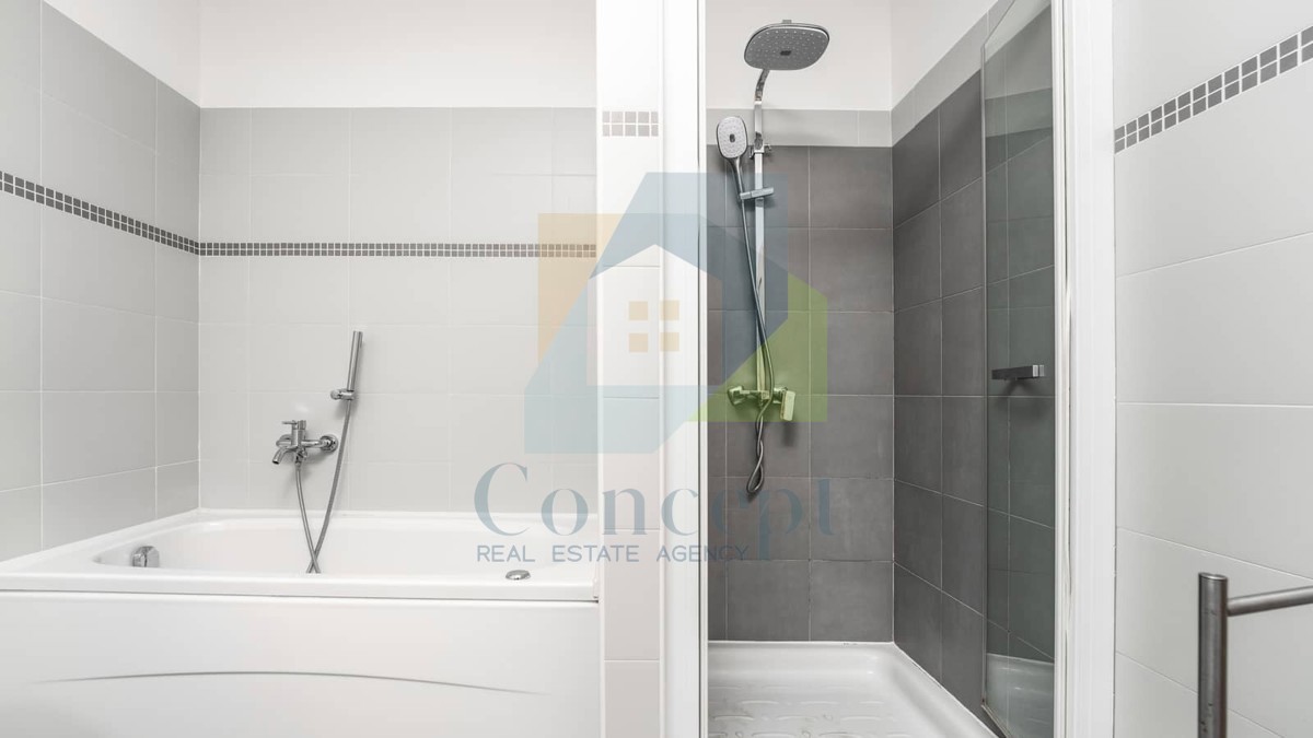 Umag, okolica, Moderna hiša v nizu na odlični lokaciji, 1300 m od morja