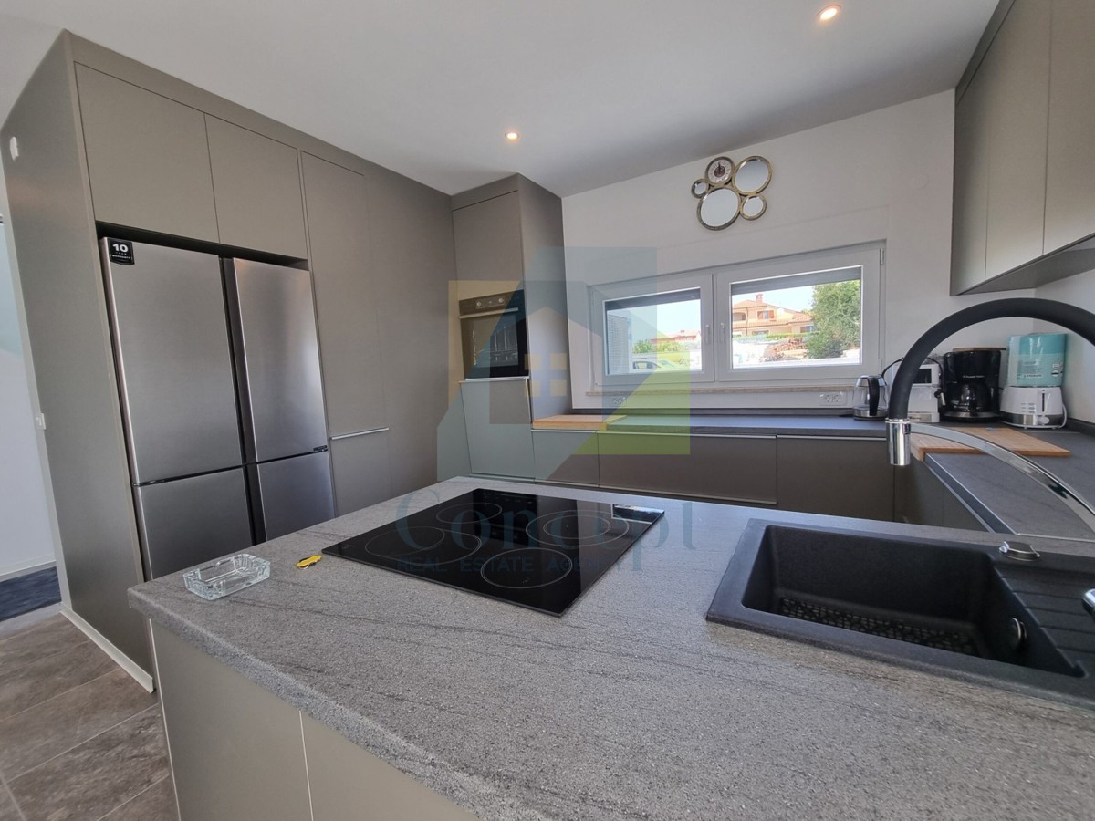 Rovinj, Kanfanar, Dvojna moderna, luksuzna hiša s bazenom, 8 km od morja