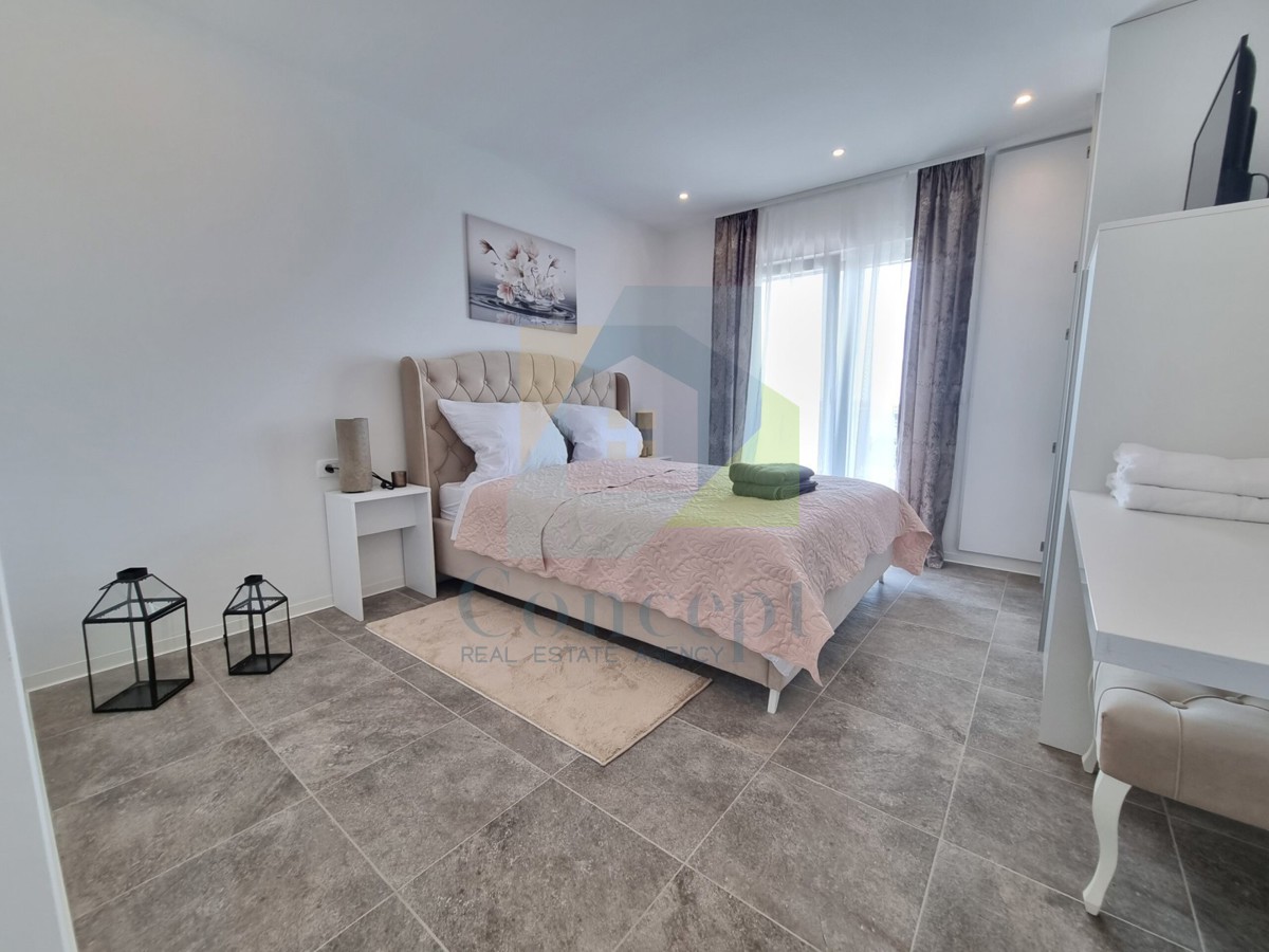 Rovinj, Kanfanar, Dvojna moderna, luksuzna hiša s bazenom, 8 km od morja