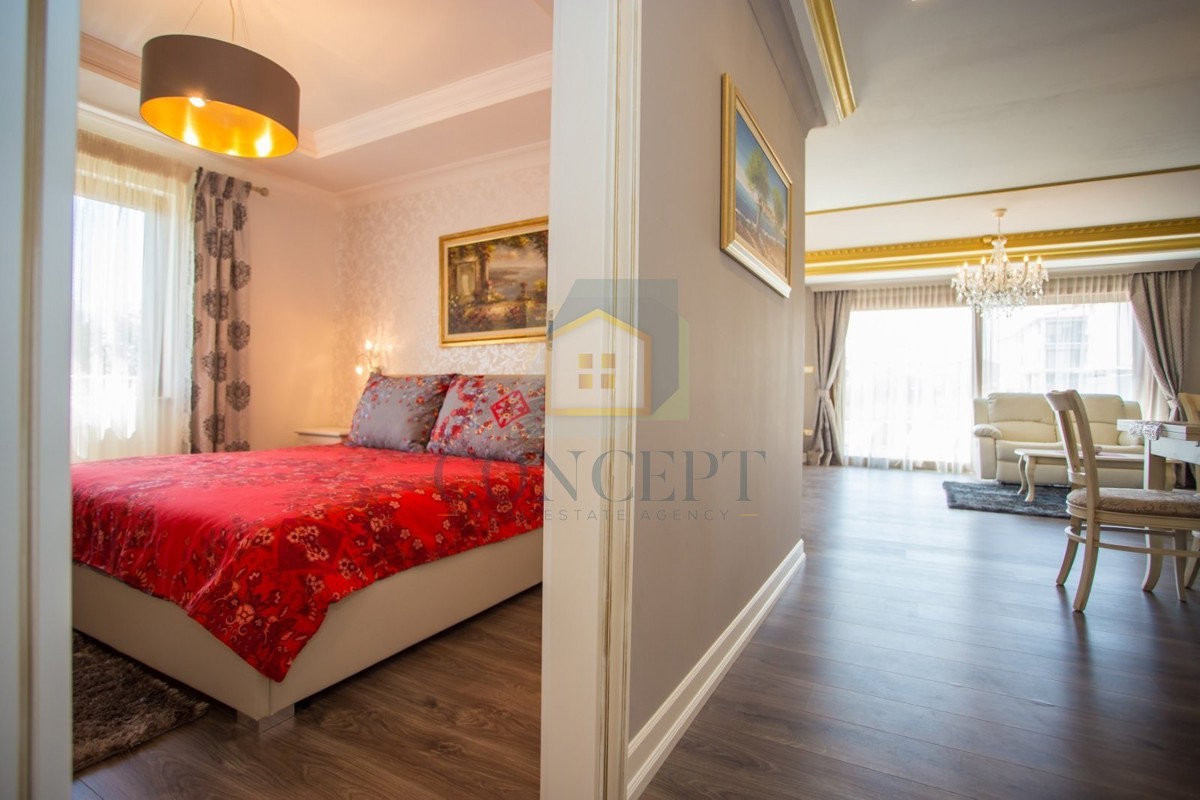 Poreč, okolica, Prizemna hiša s bazenom in zemljiščem za še eno hišo, 7 km od morja