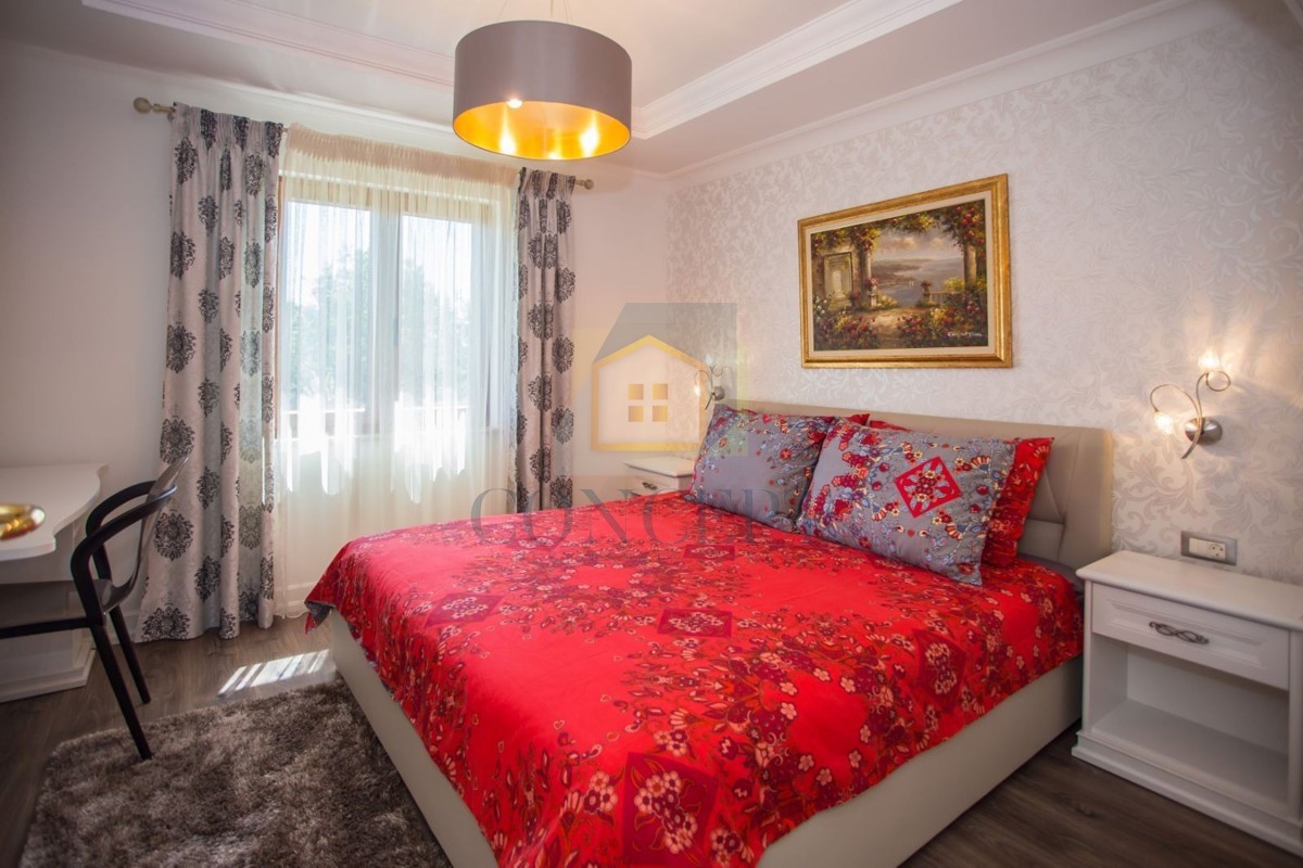 Poreč, okolica, Prizemna hiša s bazenom in zemljiščem za še eno hišo, 7 km od morja