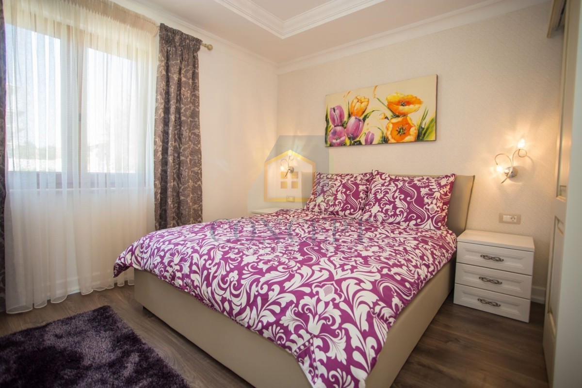 Poreč, okolica, Prizemna hiša s bazenom in zemljiščem za še eno hišo, 7 km od morja