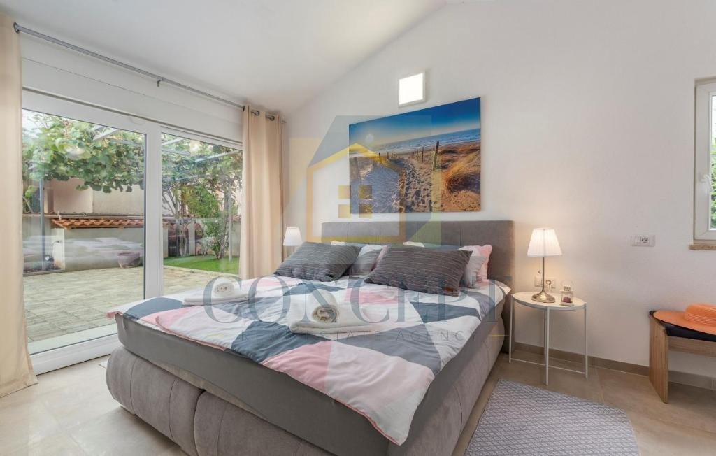 Poreč, okolica, Samostoječa prizemna hiša s 3 spalnicami, 7 km od morja