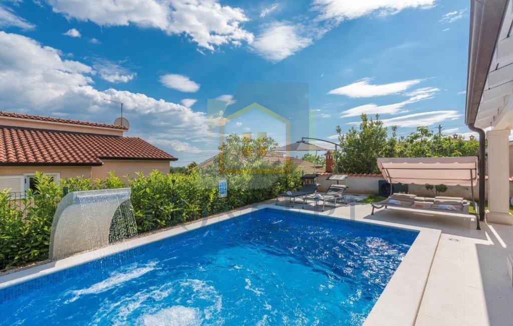 Poreč, okolica, Samostoječa prizemna hiša s 3 spalnicami, 7 km od morja