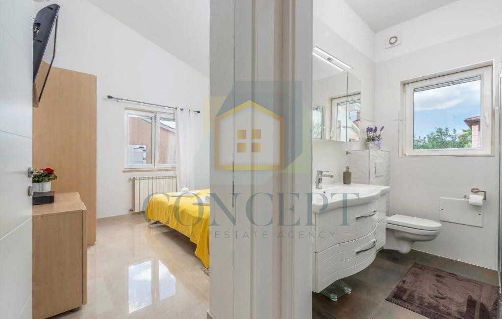 Poreč, okolica, Samostoječa prizemna hiša s 3 spalnicami, 7 km od morja