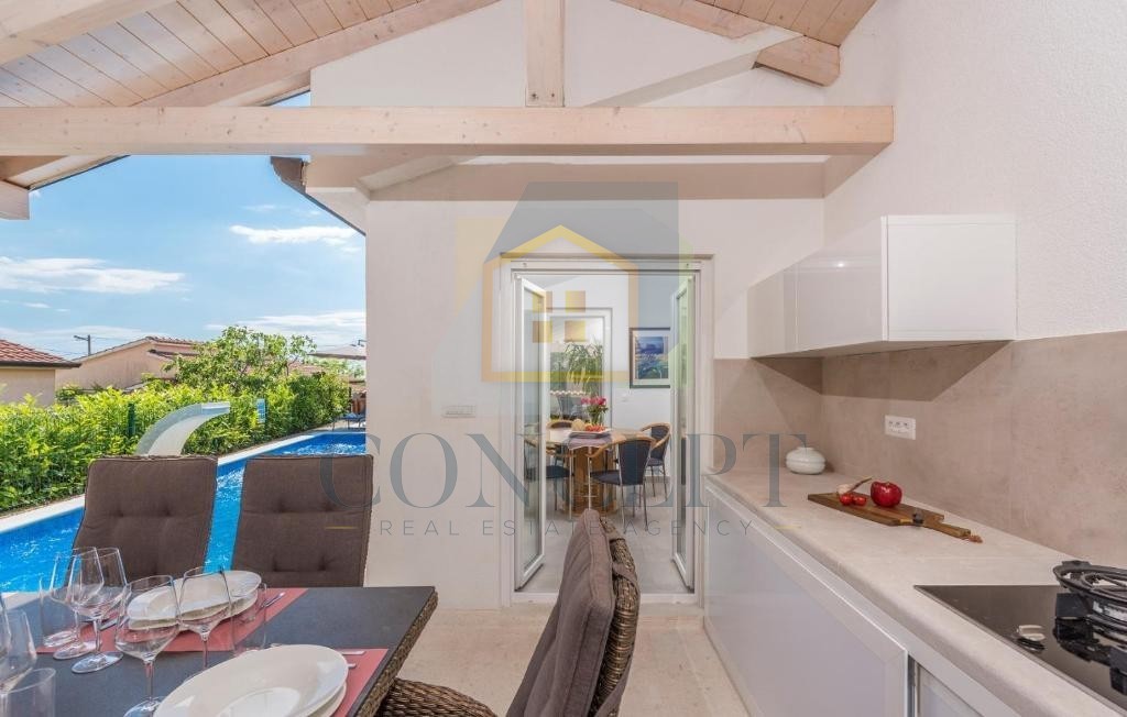 Poreč, okolica, Samostoječa prizemna hiša s 3 spalnicami, 7 km od morja