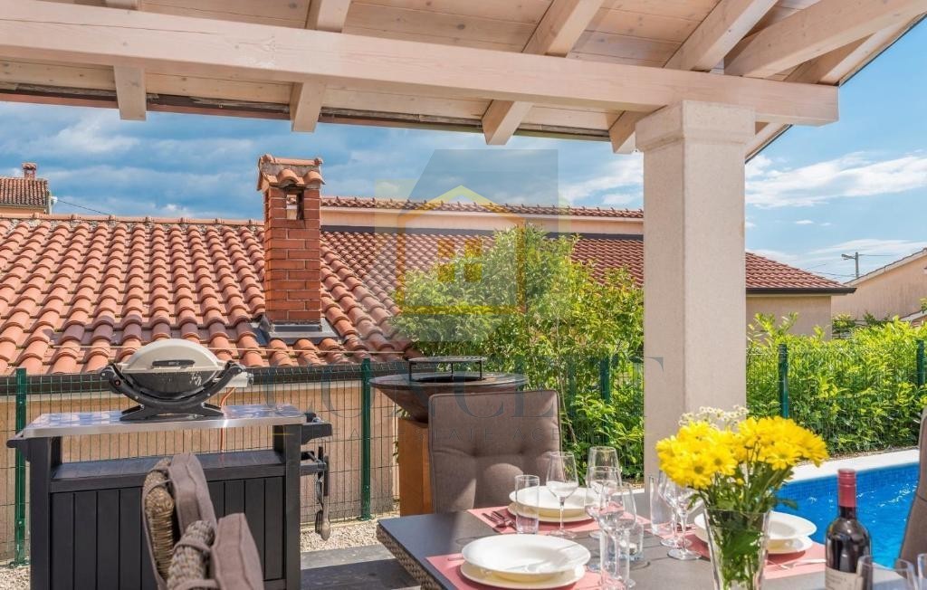 Poreč, okolica, Samostoječa prizemna hiša s 3 spalnicami, 7 km od morja