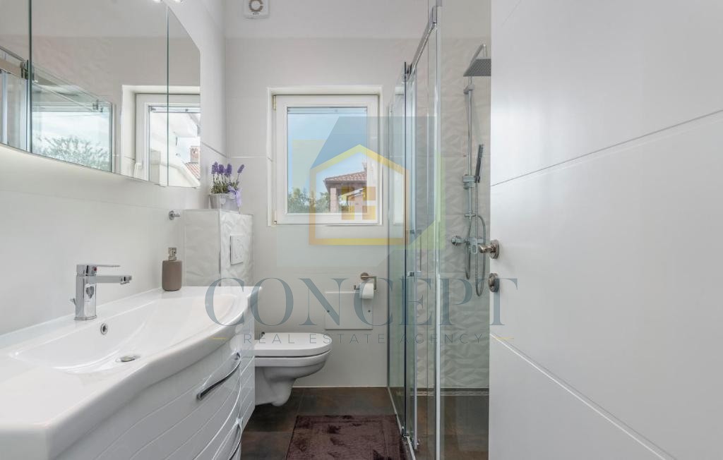 Poreč, okolica, Samostoječa prizemna hiša s 3 spalnicami, 7 km od morja