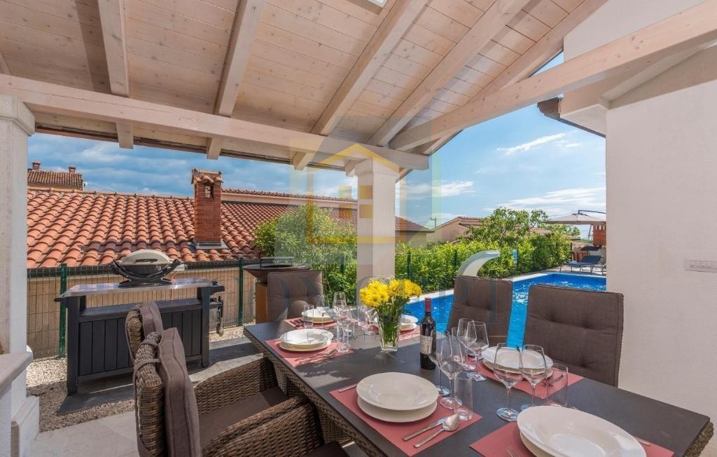 Poreč, okolica, Samostoječa prizemna hiša s 3 spalnicami, 7 km od morja