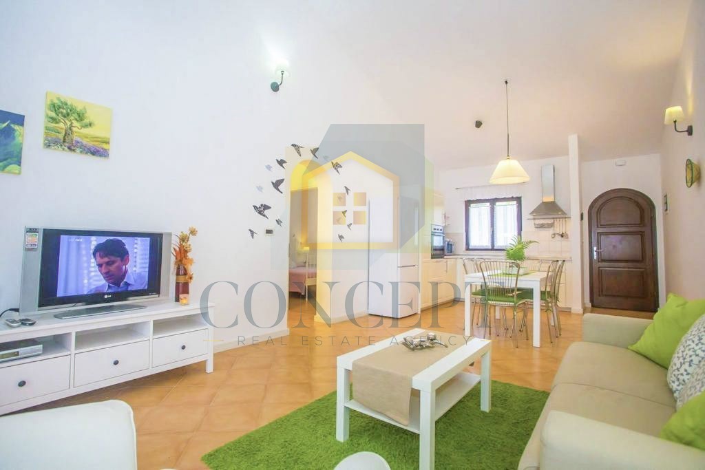 Poreč, okolica, Hiša v nizu s skupnim bazenom, 12 km od morja