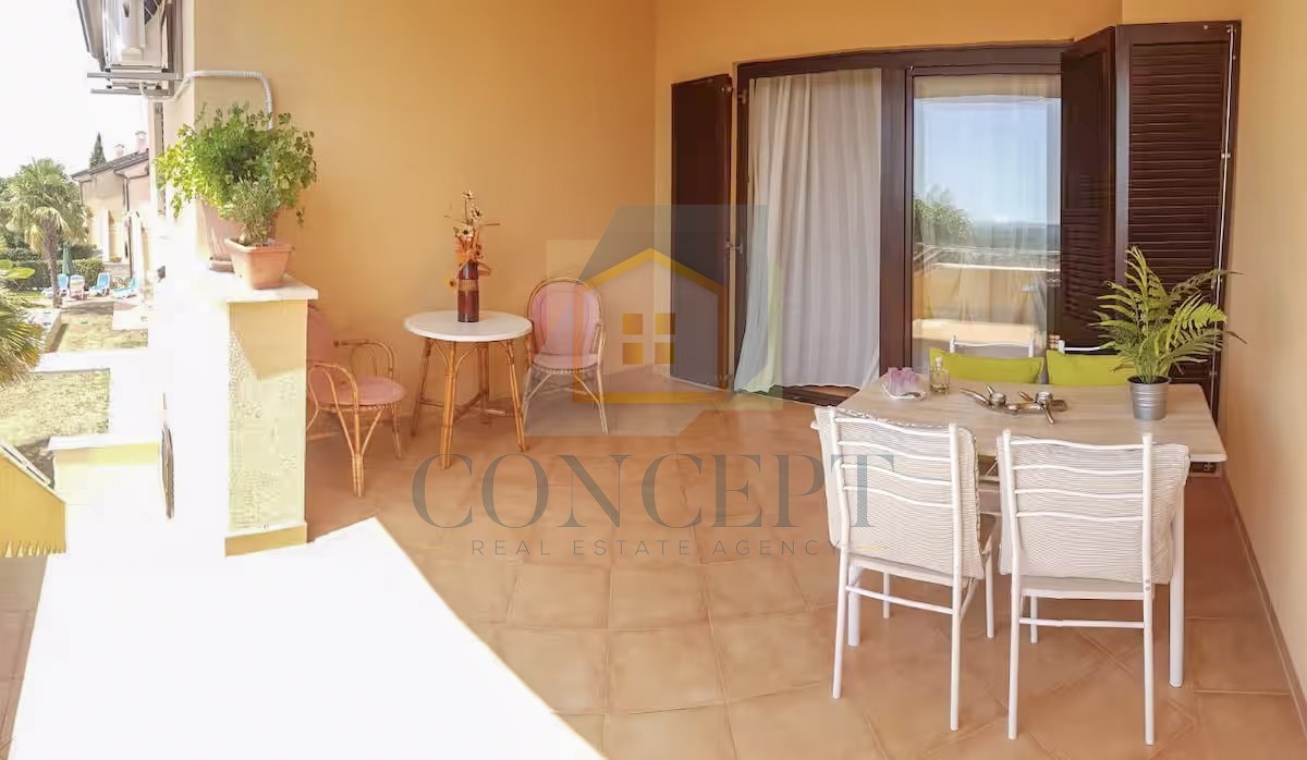 Poreč, okolica, Hiša v nizu s skupnim bazenom, 12 km od morja