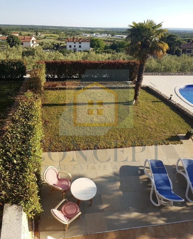 Poreč, okolica, Hiša v nizu s skupnim bazenom, 12 km od morja