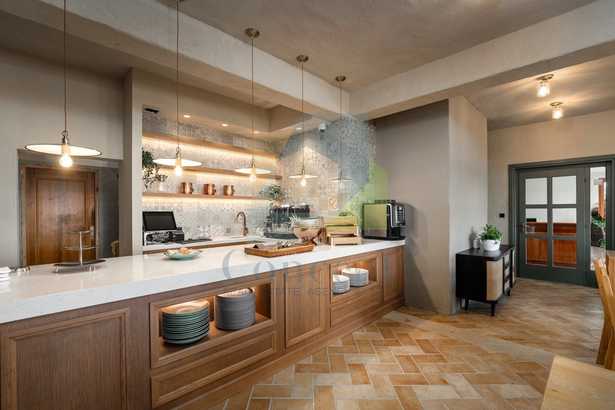 Poreč, okolica, butični hotel s restoranom i vsebino