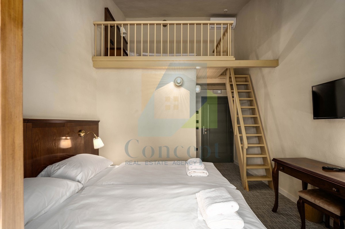 Poreč, okolica, butični hotel s restoranom i vsebino