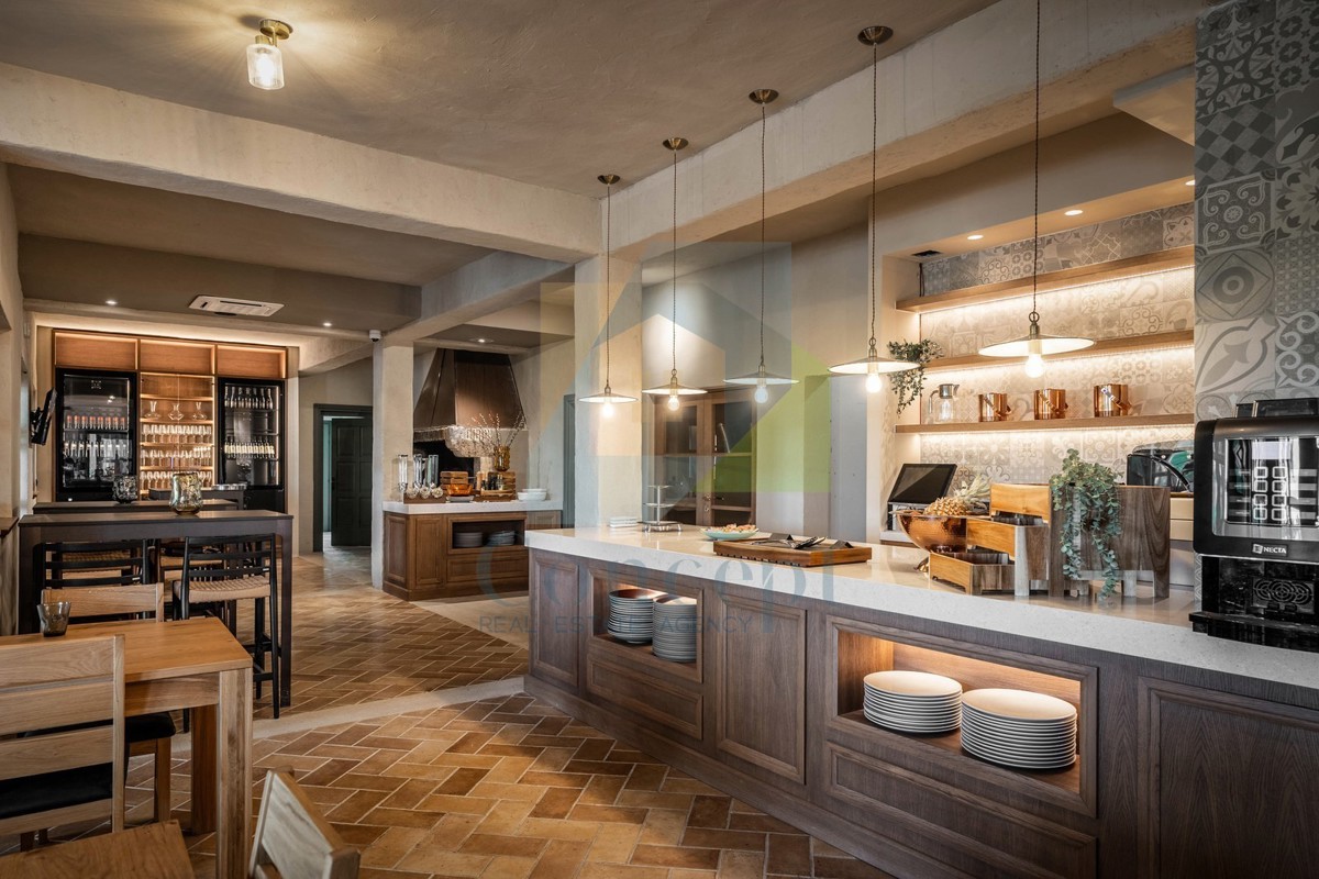 Poreč, okolica, butični hotel s restoranom i vsebino