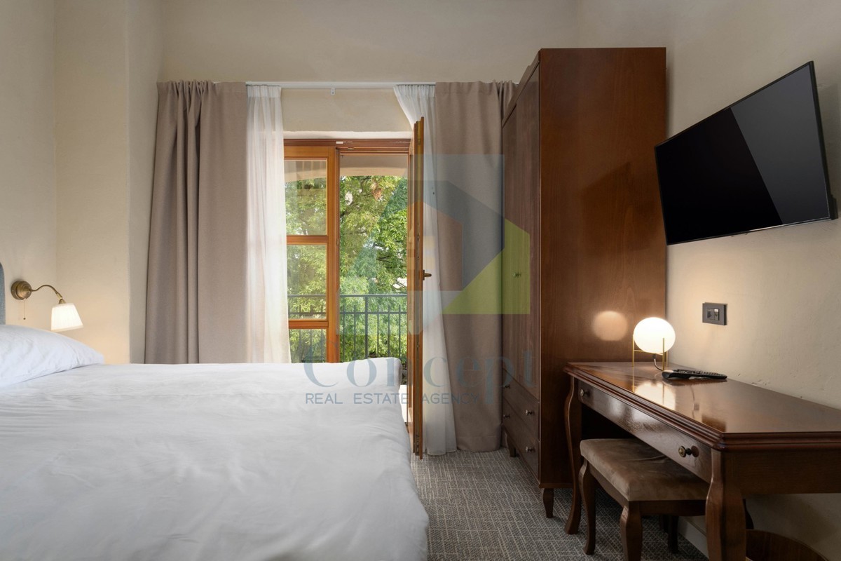 Poreč, okolica, butični hotel s restoranom i vsebino