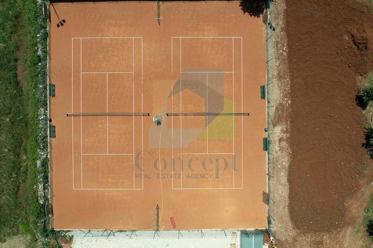 Poreč, okolica, butični hotel s restoranom i vsebino