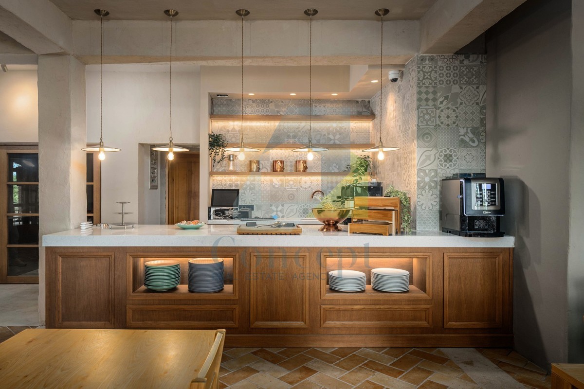 Poreč, okolica, butični hotel s restoranom i vsebino