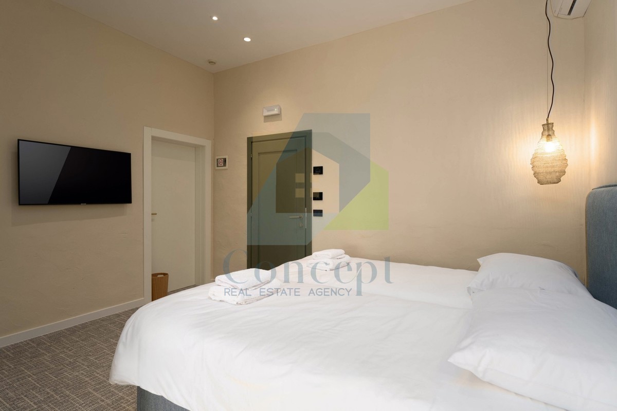 Poreč, okolica, butični hotel s restoranom i vsebino