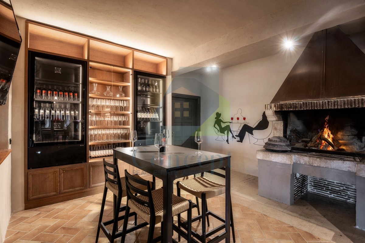 Poreč, okolica, butični hotel s restoranom i vsebino