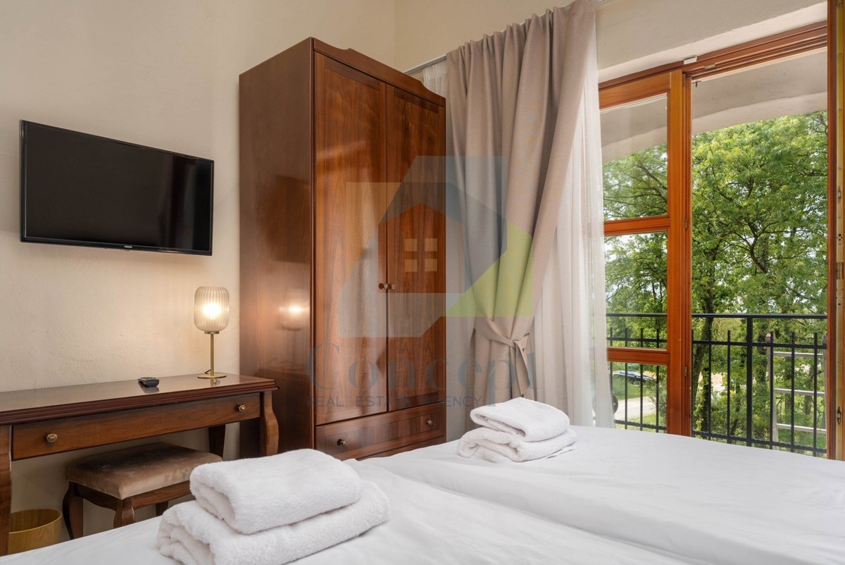 Poreč, okolica, butični hotel s restoranom i vsebino