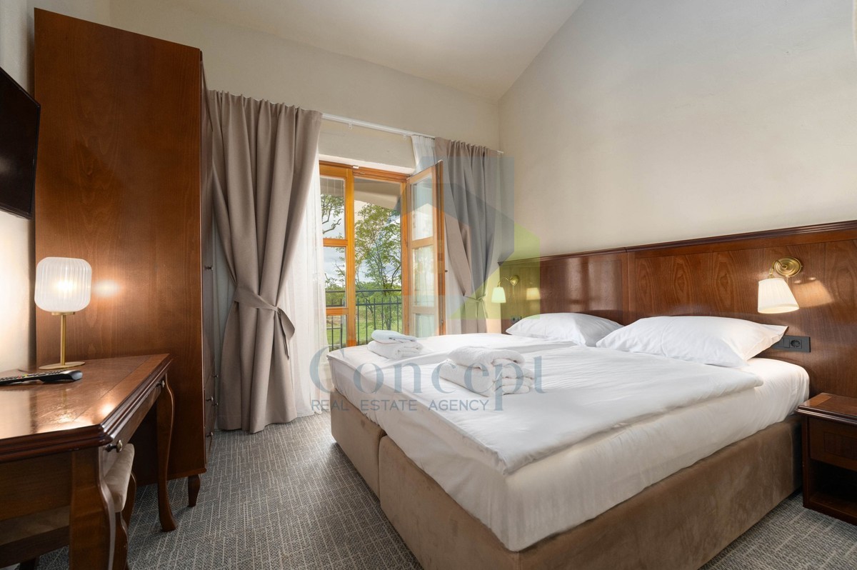 Poreč, okolica, butični hotel s restoranom i vsebino