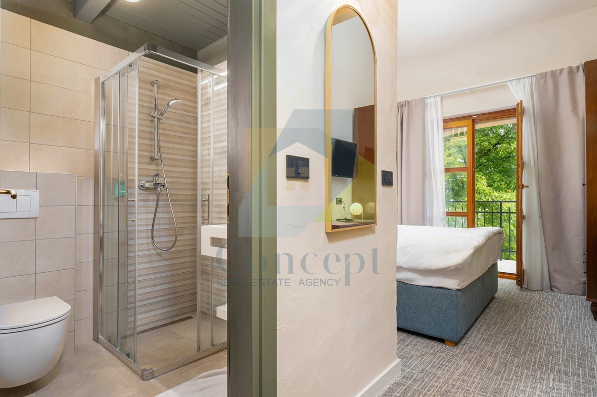 Poreč, okolica, butični hotel s restoranom i vsebino