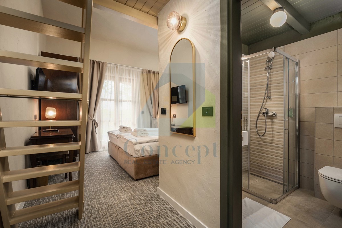 Poreč, okolica, butični hotel s restoranom i vsebino