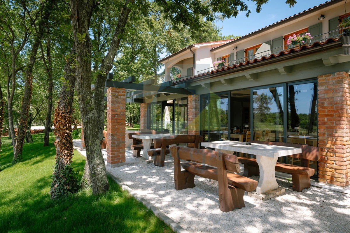 Poreč, okolica, butični hotel s restoranom i vsebino