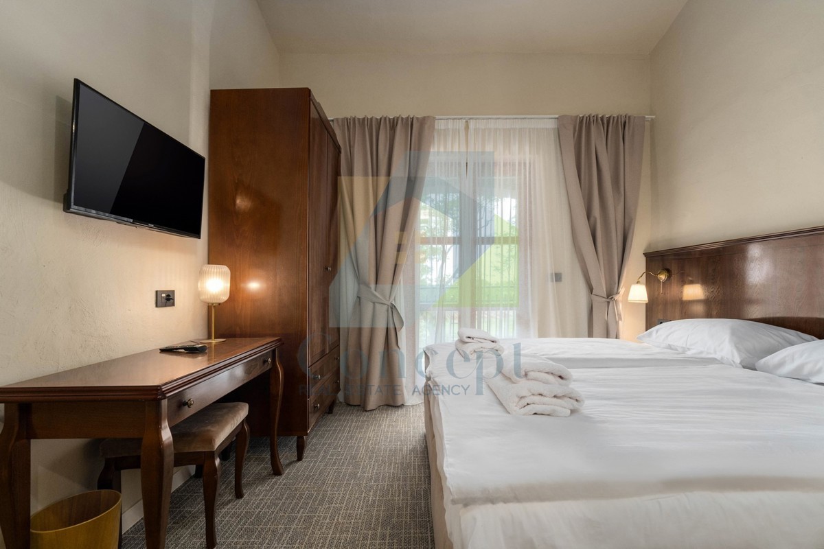 Poreč, okolica, butični hotel s restoranom i vsebino