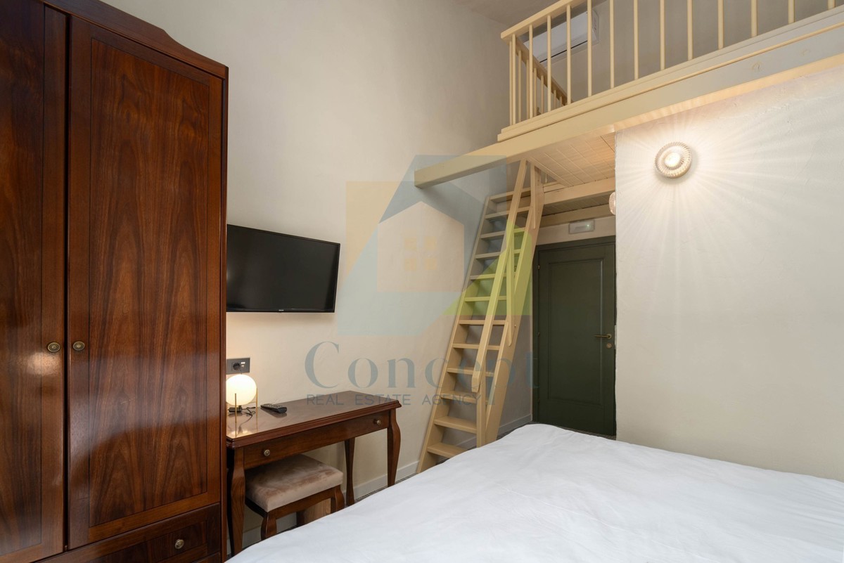 Poreč, okolica, butični hotel s restoranom i vsebino