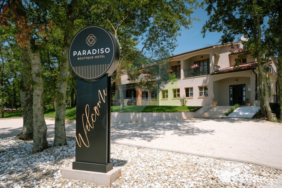 Poreč, okolica, butični hotel s restoranom i vsebino