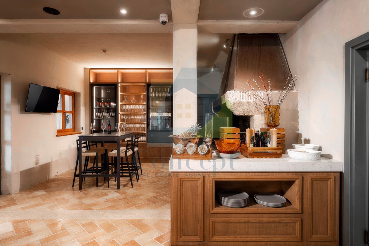 Poreč, okolica, butični hotel s restoranom i vsebino