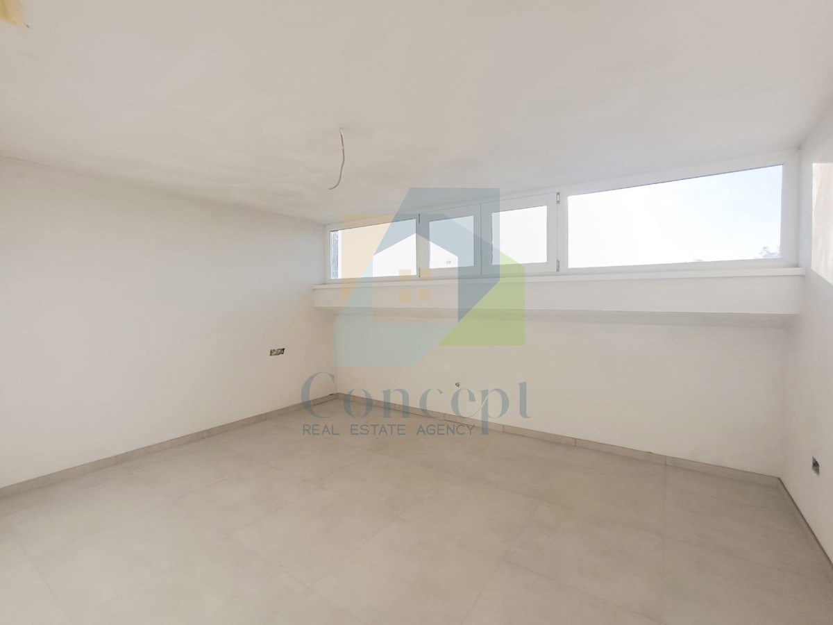 Poreč, okolica, Dvoetažni stan s tremi spalnicami in pogledom na morje