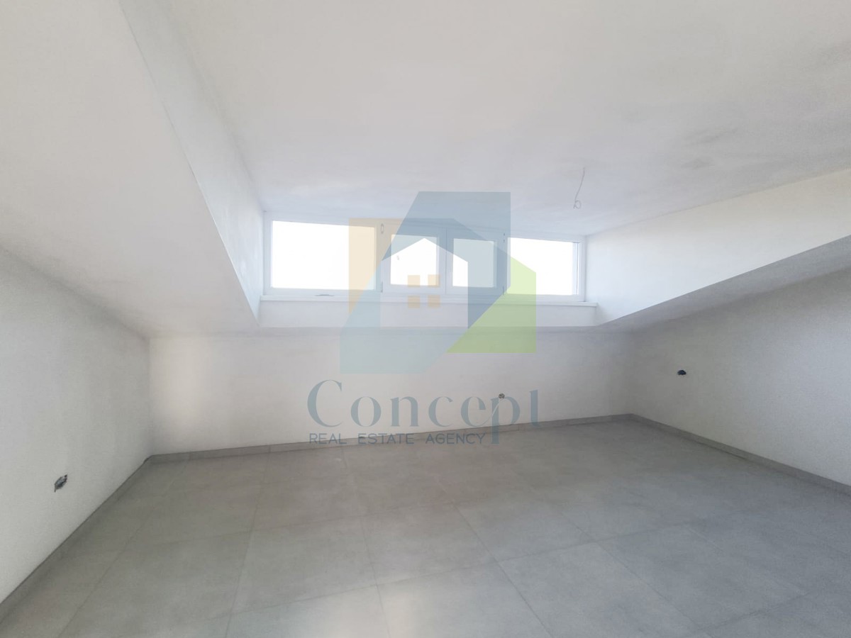 Poreč, okolica, Dvoetažni stan s tremi spalnicami in pogledom na morje