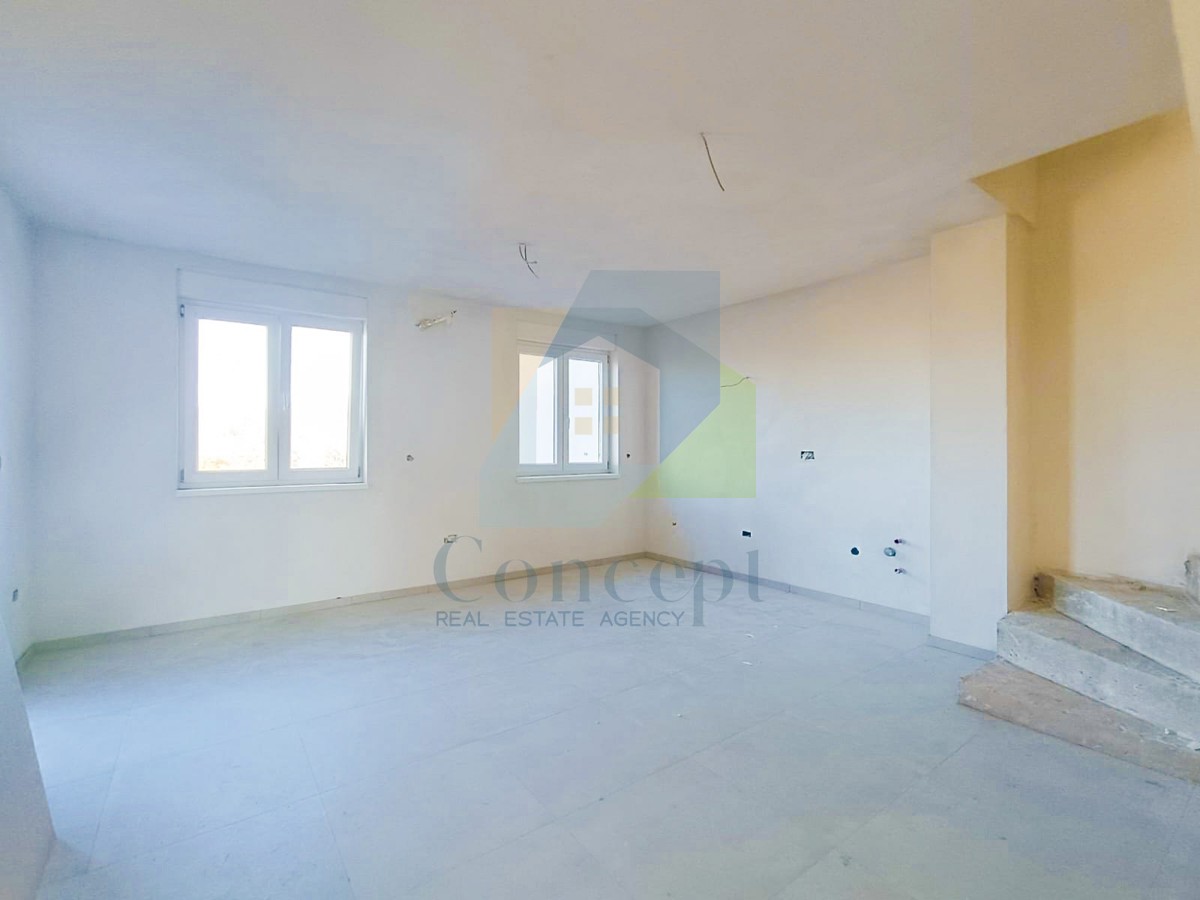 Poreč, okolica, Dvoetažni stan s tremi spalnicami in pogledom na morje