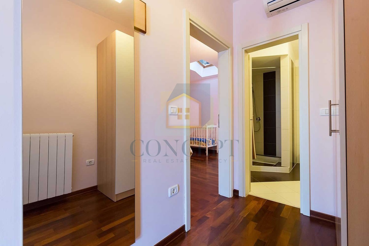 Novigrad, okolica, pansion s 9 soba, restoranom, velikim stanom in bazenom, 5 km od morja