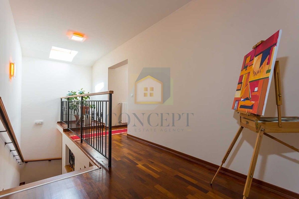 Novigrad, okolica, pansion s 9 soba, restoranom, velikim stanom in bazenom, 5 km od morja