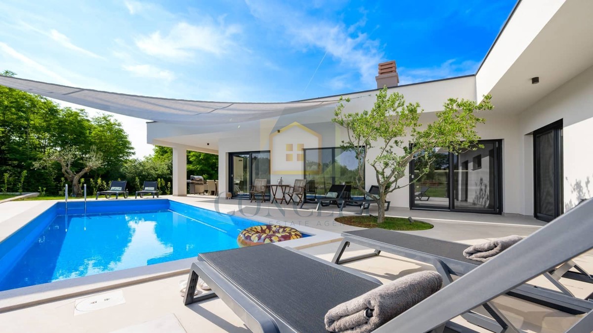 Rovinj, okolica, Samostojeća prizemna hiša z bazenom na mirni lokaciji